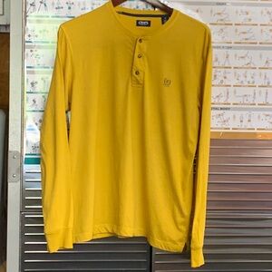 CHAPS - Men’s Henley. Large. Long sleeve. 3 button. Mustard Yellow. Like New
